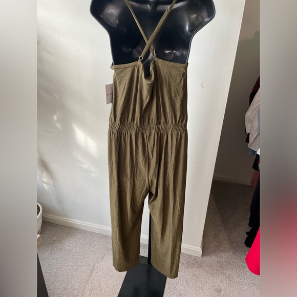 NWT Beyond Yoga
Leisure Jumpsuit in Green Dpoli, Size Small( not black) - Picture 9 of 9